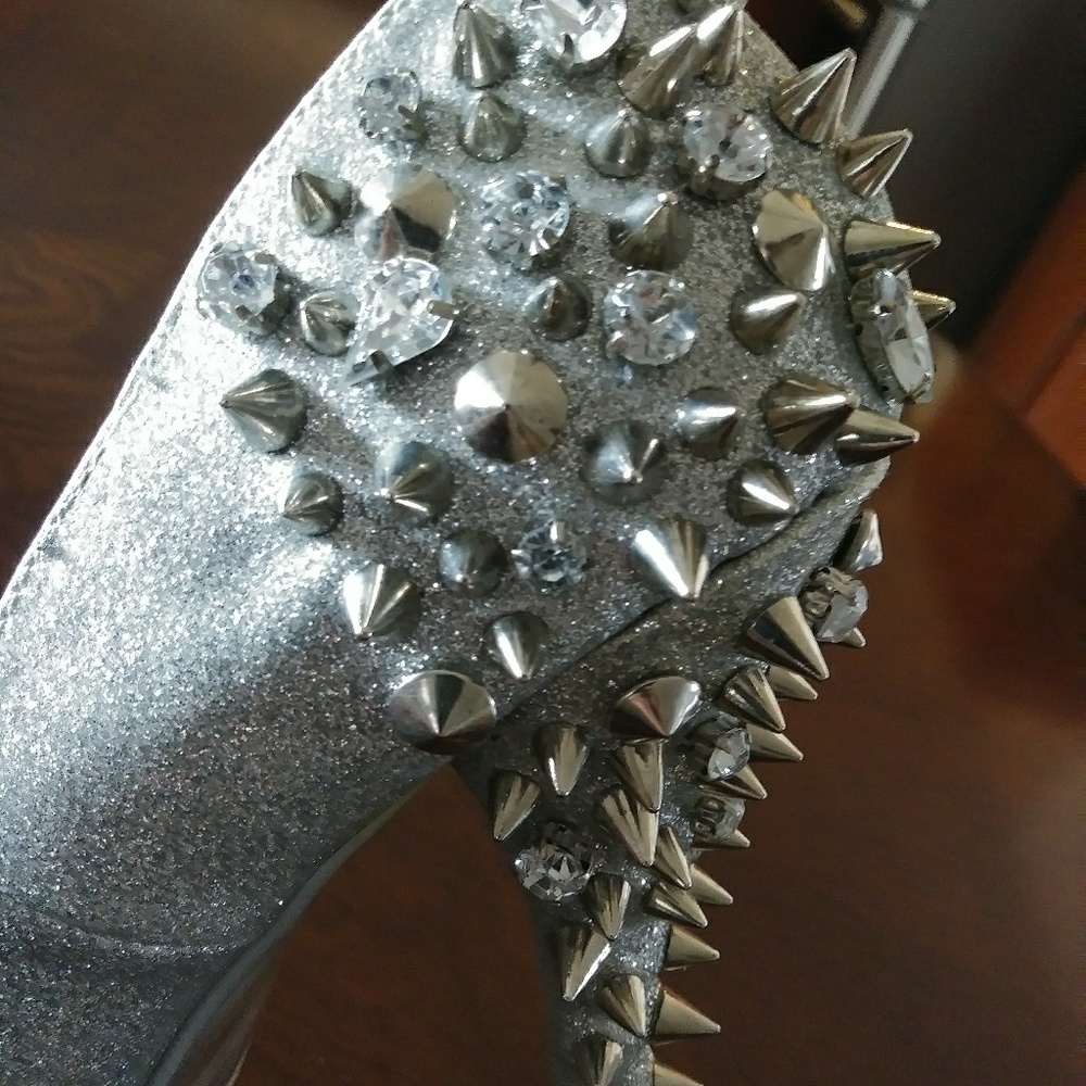 Silver Heels - image 5